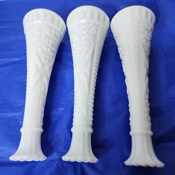Vintage Milk Glass Bud Vases White Stars and Bars Pattern Set of 3 - Picture 9 of 15